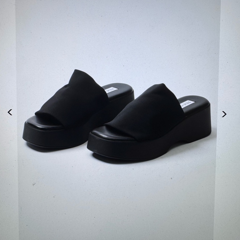 Steve Madden Slinky30 Black Platform Sandals Size 8 Maybe tried new condition